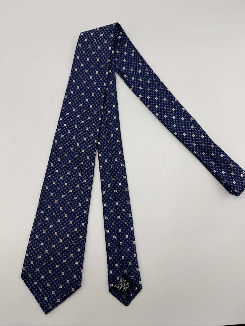 EUC Vintage Chanel Blue Ivory Silk Woven Jacquard CC Logo Clover Polka Dot Tie